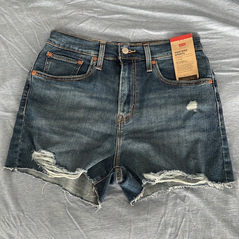 Levi’s High Rise Shorts - Picture 3 of 4